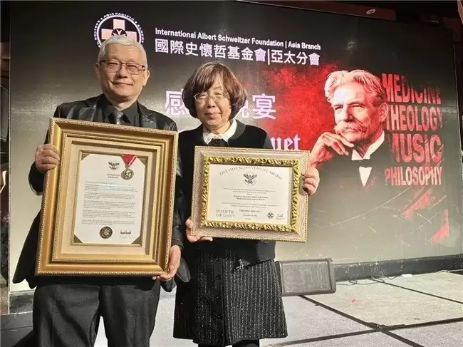 �¾������ػ��ߣ��³�ƽҽʦ�ٻ�ʷ����ҽѧ��ѧ���潱��