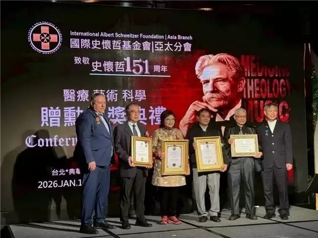 �¾������ػ��ߣ��³�ƽҽʦ�ٻ�ʷ����ҽѧ��ѧ���潱��