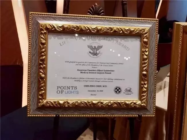 �¾������ػ��ߣ��³�ƽҽʦ�ٻ�ʷ����ҽѧ��ѧ���潱��