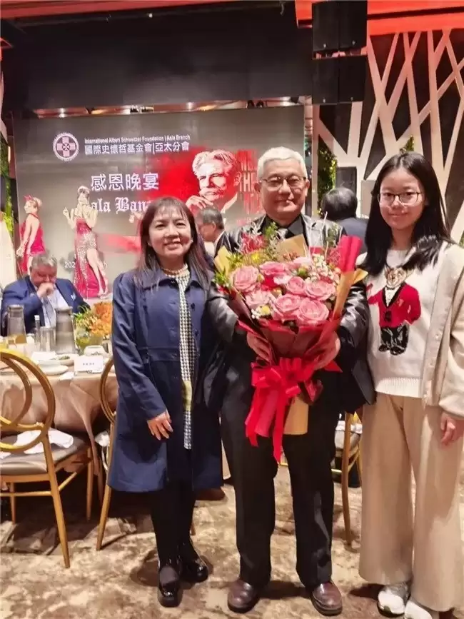 �¾������ػ��ߣ��³�ƽҽʦ�ٻ�ʷ����ҽѧ��ѧ���潱��