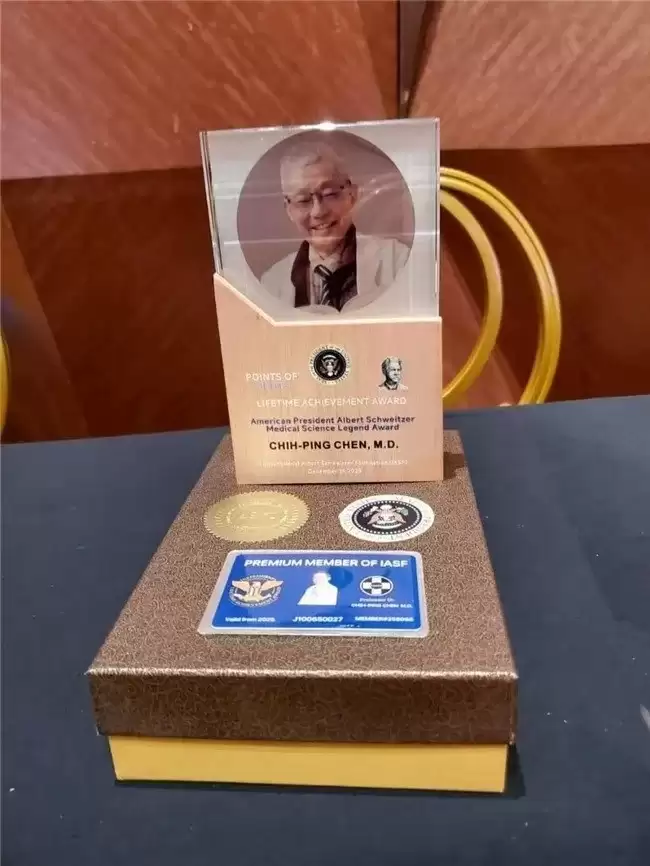 �¾������ػ��ߣ��³�ƽҽʦ�ٻ�ʷ����ҽѧ��ѧ���潱��