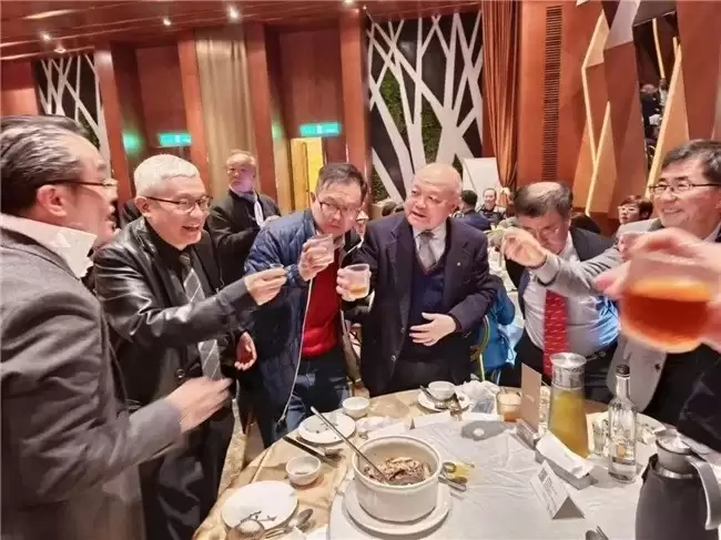 �¾������ػ��ߣ��³�ƽҽʦ�ٻ�ʷ����ҽѧ��ѧ���潱��