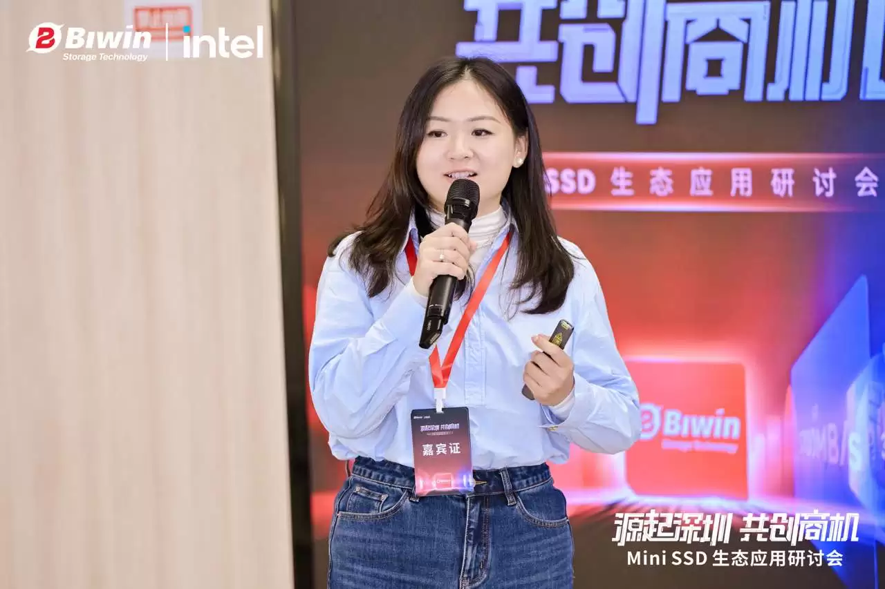 ��ά�洢Я��Ӣ�ض��ٰ�MiniSSD��̬���ֻ� ���д��²�Ʒ���ܴ洢��ҵ�·�չ