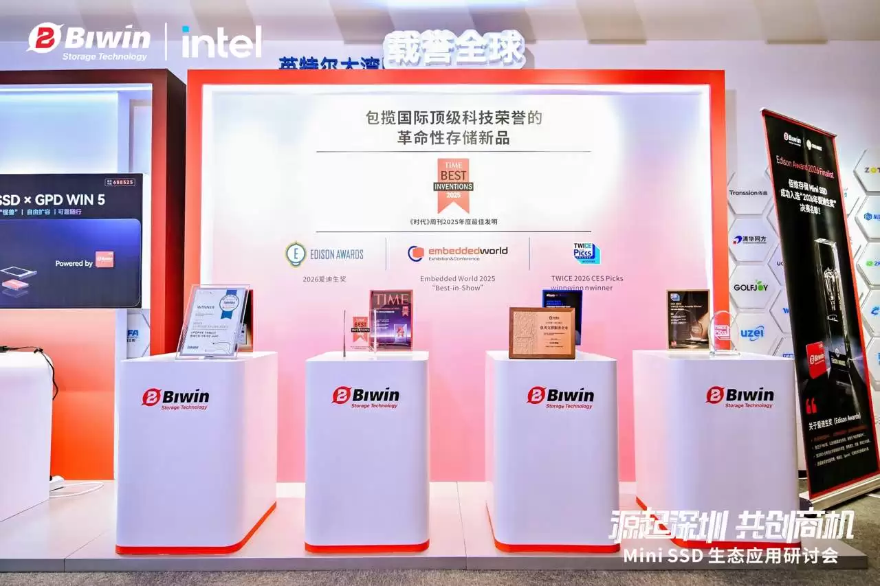 ��ά�洢Я��Ӣ�ض��ٰ�MiniSSD��̬���ֻ� ���д��²�Ʒ���ܴ洢��ҵ�·�չ