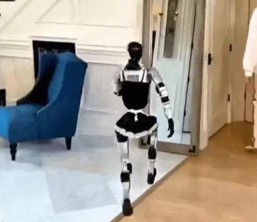 AI��ģ�ͻ����˶��Ǵ���������/΢��ȫϢ�������λ����˶ೡ��Эͬδ������