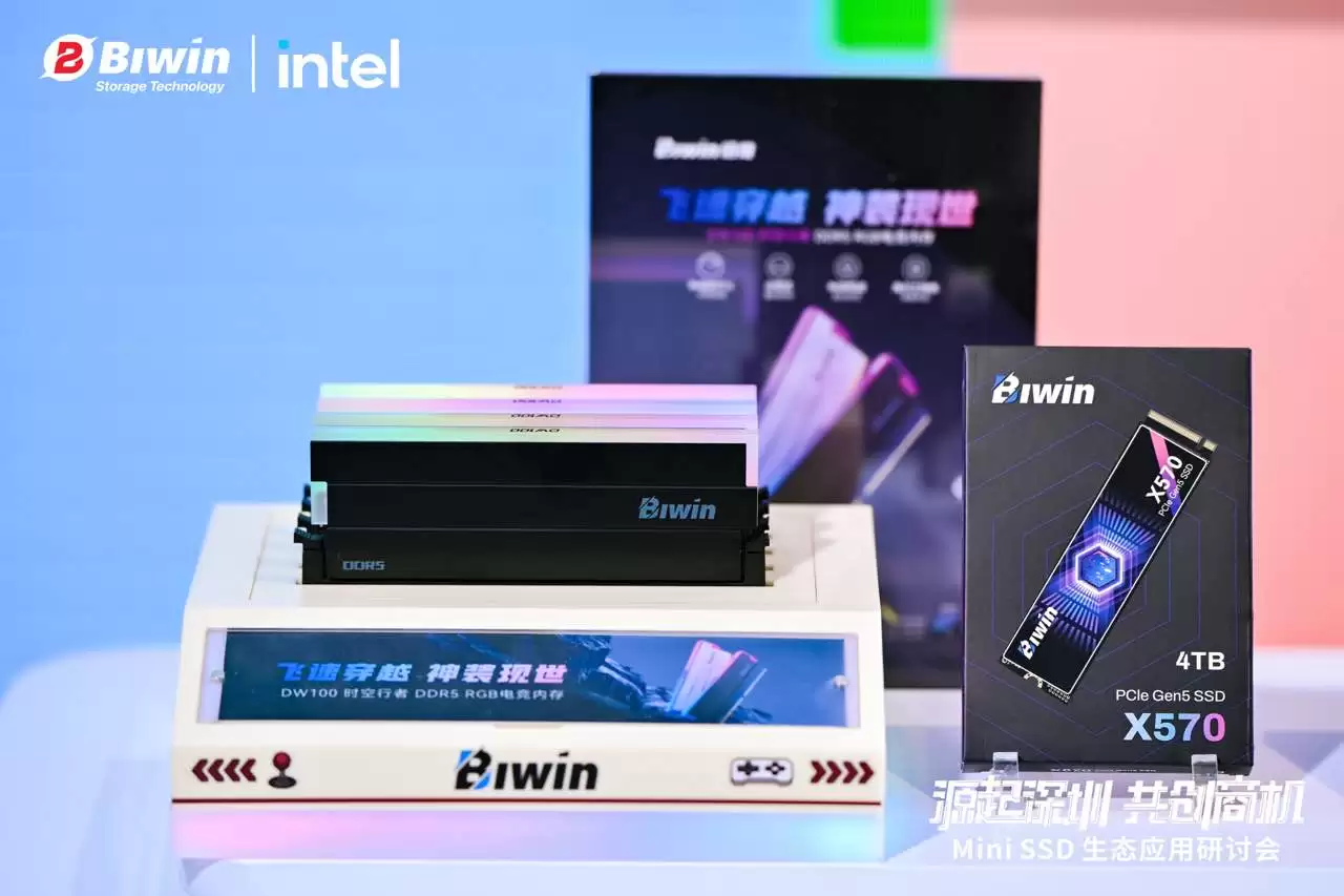 ��ά�洢Я��Ӣ�ض��ٰ�MiniSSD��̬���ֻ� ���д��²�Ʒ���ܴ洢��ҵ�·�չ