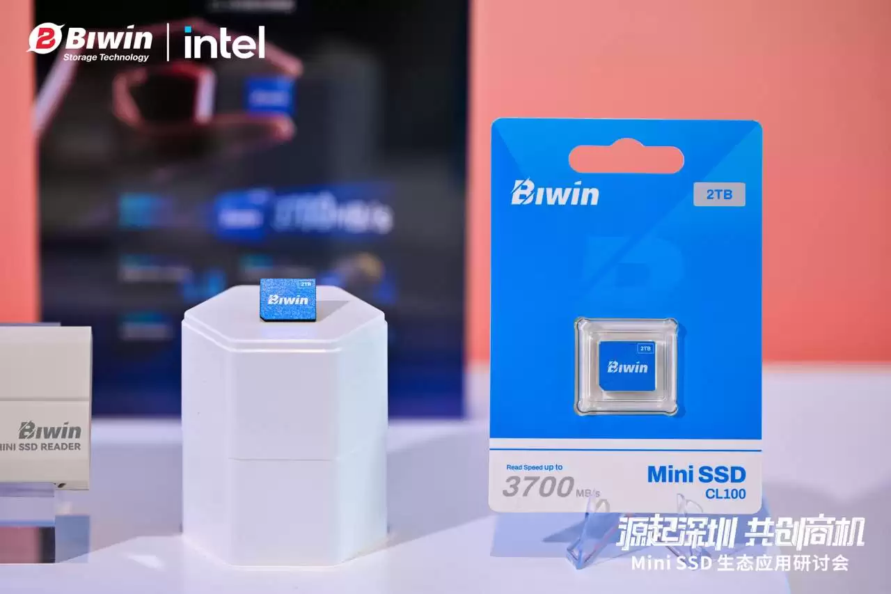 ��ά�洢Я��Ӣ�ض��ٰ�MiniSSD��̬���ֻ� ���д��²�Ʒ���ܴ洢��ҵ�·�չ