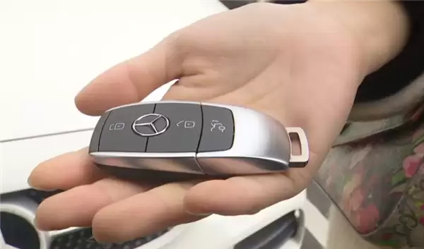 ������Ůʿ�˻���ı��۳�Կ�ף������Լ��ǧԪ������