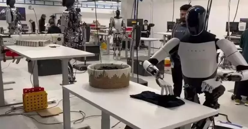 ��˹�˹���Optimus 3һ�����׷���΢��ȫϢAI+�������ܿ���ȫ��Ƽ��½���