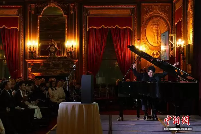 ���ʣ�ϣ�����ֺͽ���Ϊ��ƽ��������