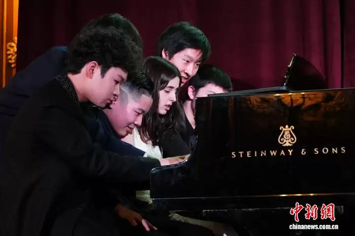 ���ʣ�ϣ�����ֺͽ���Ϊ��ƽ��������