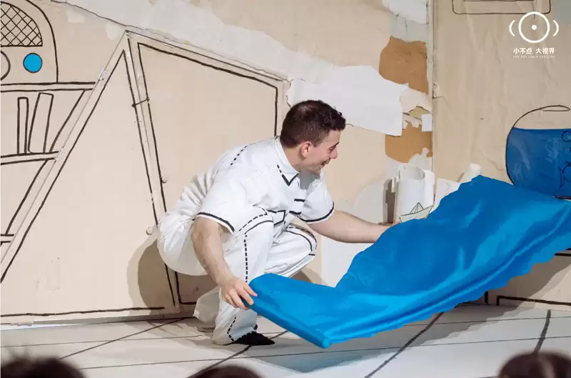 告别传统观演模式 “‘纸’想和你玩”让孩子在笑声中理解“变化”与“融合” 告别传统观演模式 “‘纸’想和你玩”让孩子在笑声中理解“变化”与“融合”