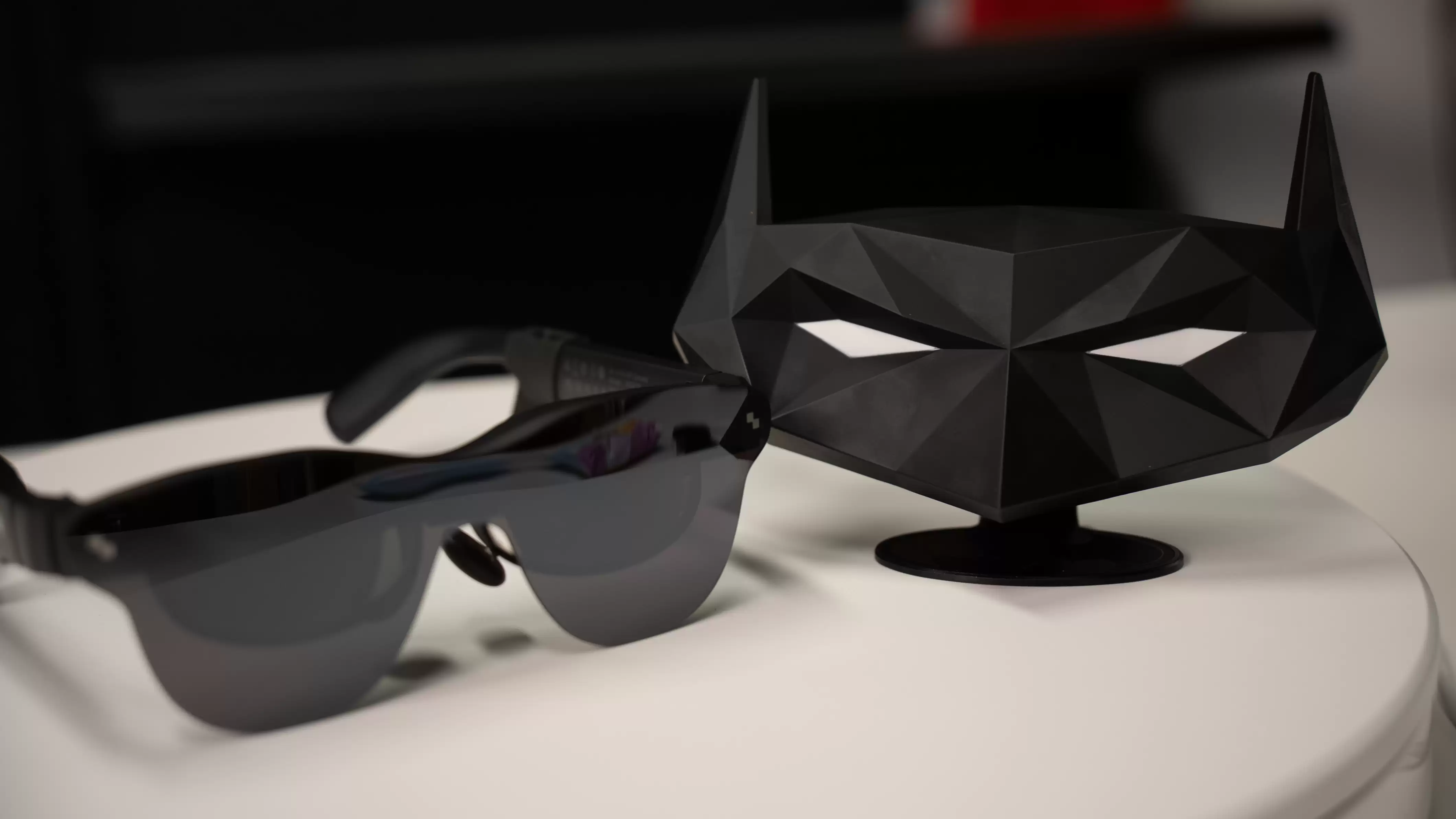 雷鸟Air 4 Pro蝙蝠侠版上手:佩戴舒适度绝了,AI HDR效果一眼惊艳 雷鸟Air 4 Pro蝙蝠侠版上手:佩戴舒适度绝了,AI HDR效果一眼惊艳