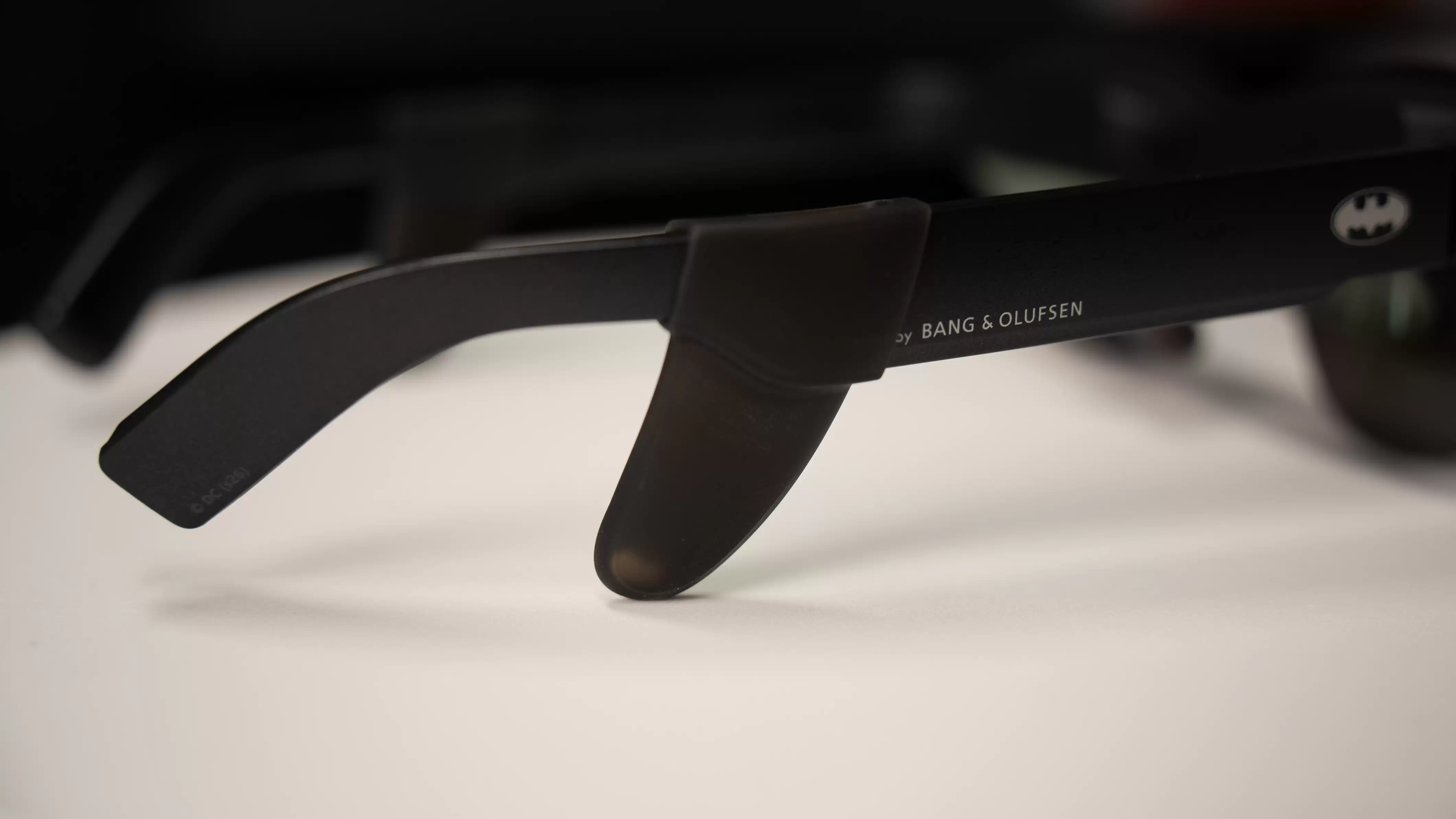 雷鸟Air 4 Pro蝙蝠侠版上手:佩戴舒适度绝了,AI HDR效果一眼惊艳 雷鸟Air 4 Pro蝙蝠侠版上手:佩戴舒适度绝了,AI HDR效果一眼惊艳