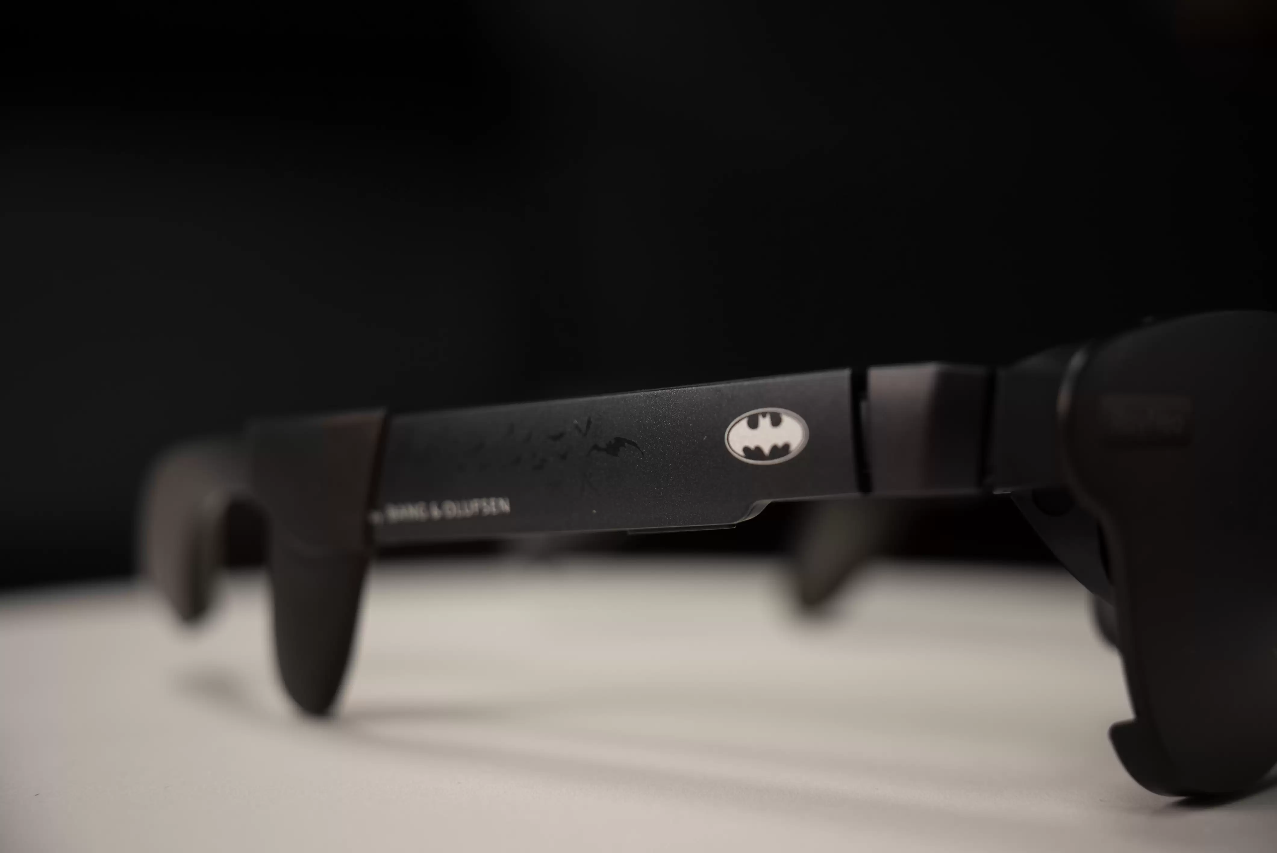 雷鸟Air 4 Pro蝙蝠侠版上手:佩戴舒适度绝了,AI HDR效果一眼惊艳 雷鸟Air 4 Pro蝙蝠侠版上手:佩戴舒适度绝了,AI HDR效果一眼惊艳