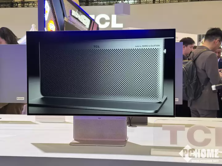 AWE探展TCL:“机皇”X11L惊艳亮相 20000+个万象分区 AWE探展TCL:“机皇”X11L惊艳亮相 20000+个万象分区