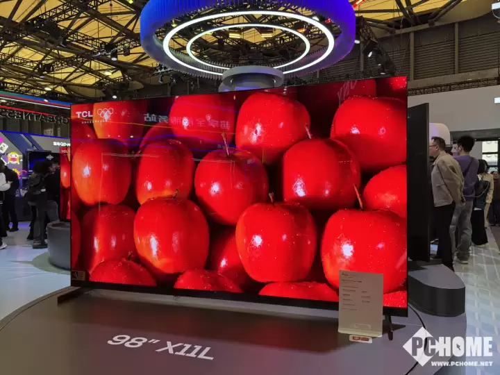 AWE探展TCL:“机皇”X11L惊艳亮相 20000+个万象分区 AWE探展TCL:“机皇”X11L惊艳亮相 20000+个万象分区