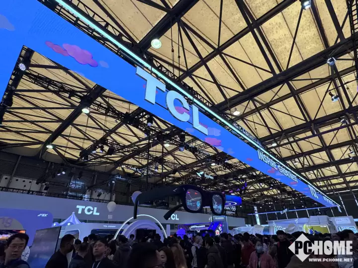 AWE探展TCL:“机皇”X11L惊艳亮相 20000+个万象分区 AWE探展TCL:“机皇”X11L惊艳亮相 20000+个万象分区