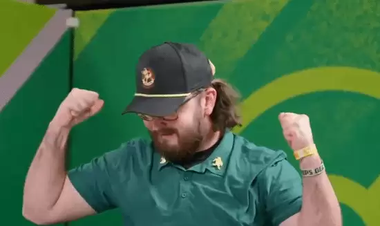 电竞冠军因庆祝动作被判负!玩家抗议:裁判才该开除 电竞冠军因庆祝动作被判负!玩家抗议:裁判才该开除