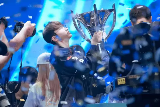 33�������۷�!Faker̹��:����Ϊ2018�����ҵ�ְҵ���ľ�ͷ