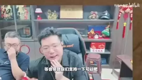 维持人气全靠送手机?大司马:一天六七万顶不住 维持人气全靠送手机?大司马:一天六七万顶不住