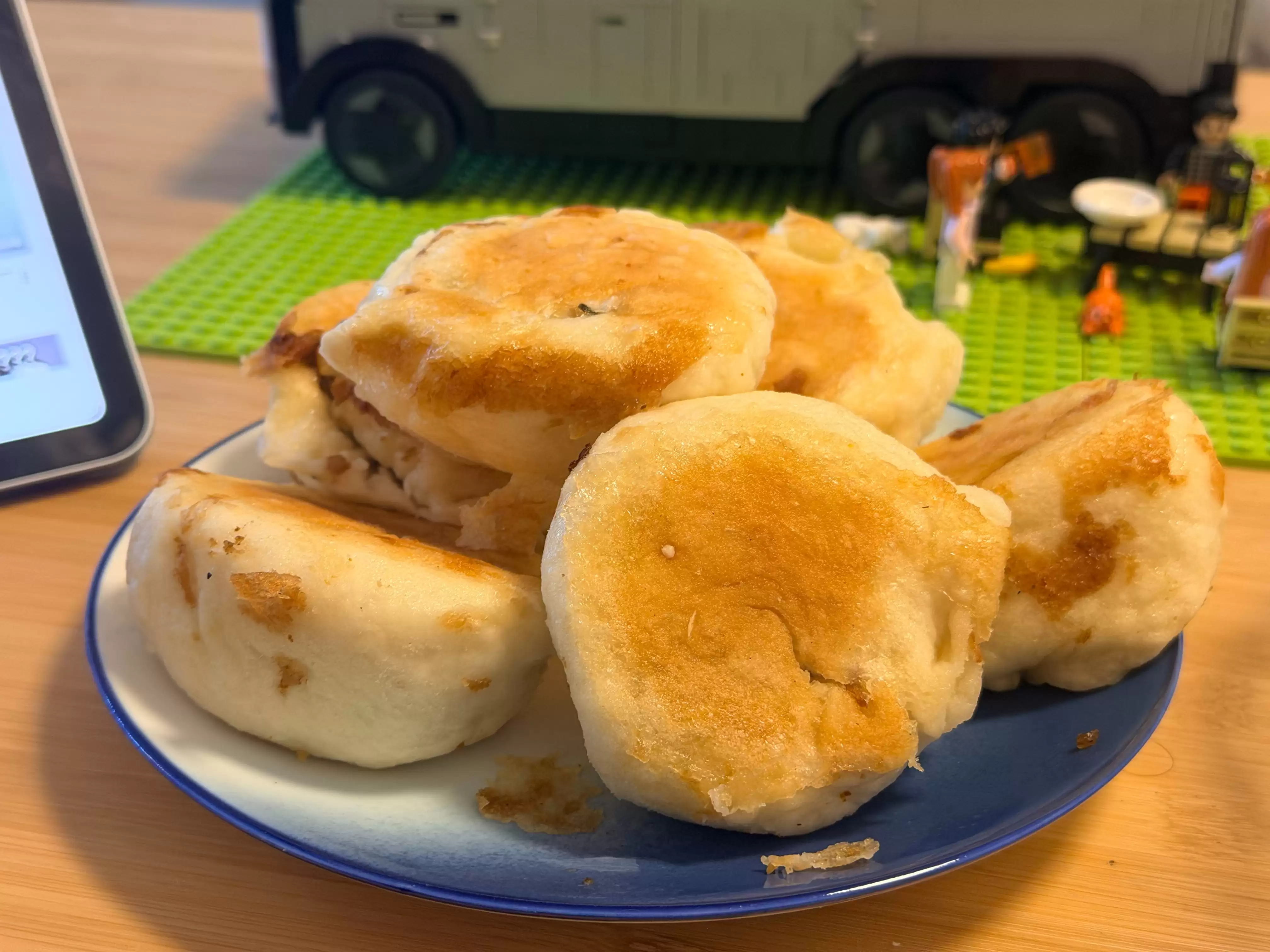 ǧ�ʴ���£��� AI ײ�� app ��Χǽ