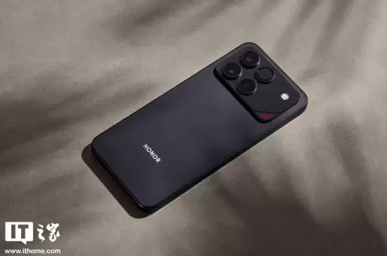 ʷ��ǰ��!��ҫ���ްԵ��11000mAh ���׸���籦