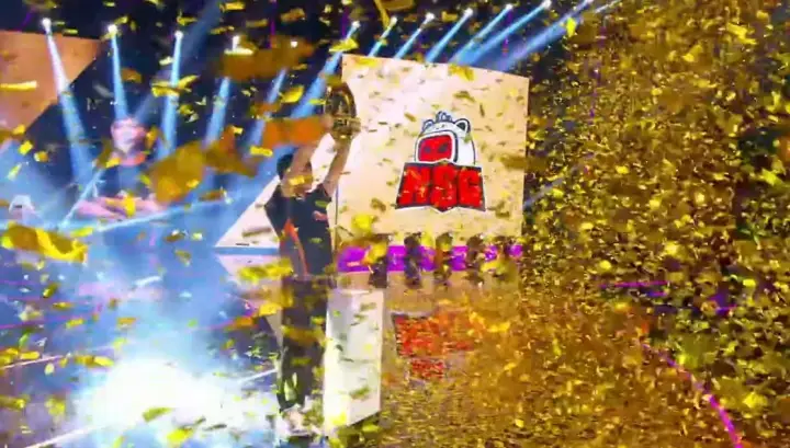 �羺���籭���ְ�6����36���Ͻ�Ѫս15����ţ�Xiaohai�����ת��������EWC˫����