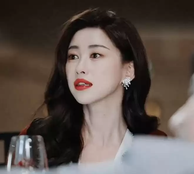 朱珠《蜜语纪》遭群嘲,理由:演技油腻、剧情离谱、大浓妆抢镜 朱珠《蜜语纪》遭群嘲,理由:演技油腻、剧情离谱、大浓妆抢镜