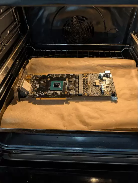 科学尽头是玄学?玩家显卡损坏 扔进烤箱修复成功 科学尽头是玄学?玩家显卡损坏 扔进烤箱修复成功