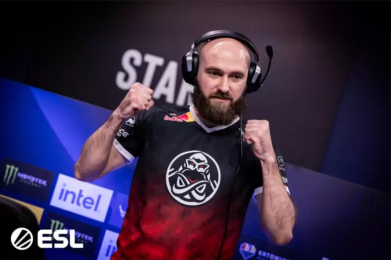 �¹����ֲ�FOKUS��������CS2����������ǰVirtus.pro��ENCE����kubenִ�ƽ̱�