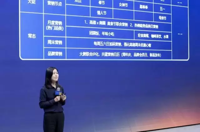 ��������ͷ��սһ���г����ߵ�ɨ�ְ񱳺�ı�������־�ս