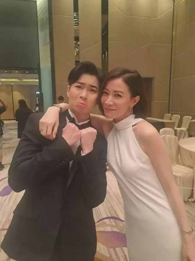 �옷����4��犷�ͥ���ɫ�� �y����Ԋ���������Լ��Ȍ���