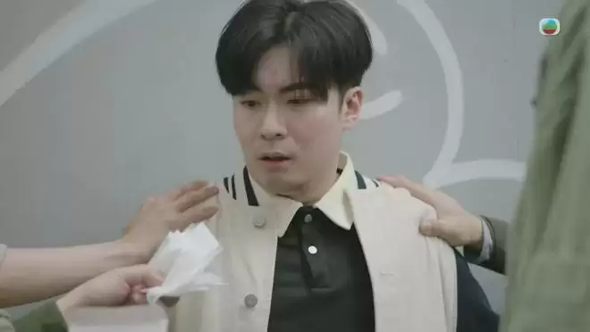 �옷����4��犷�ͥ���ɫ�� �y����Ԋ���������Լ��Ȍ���