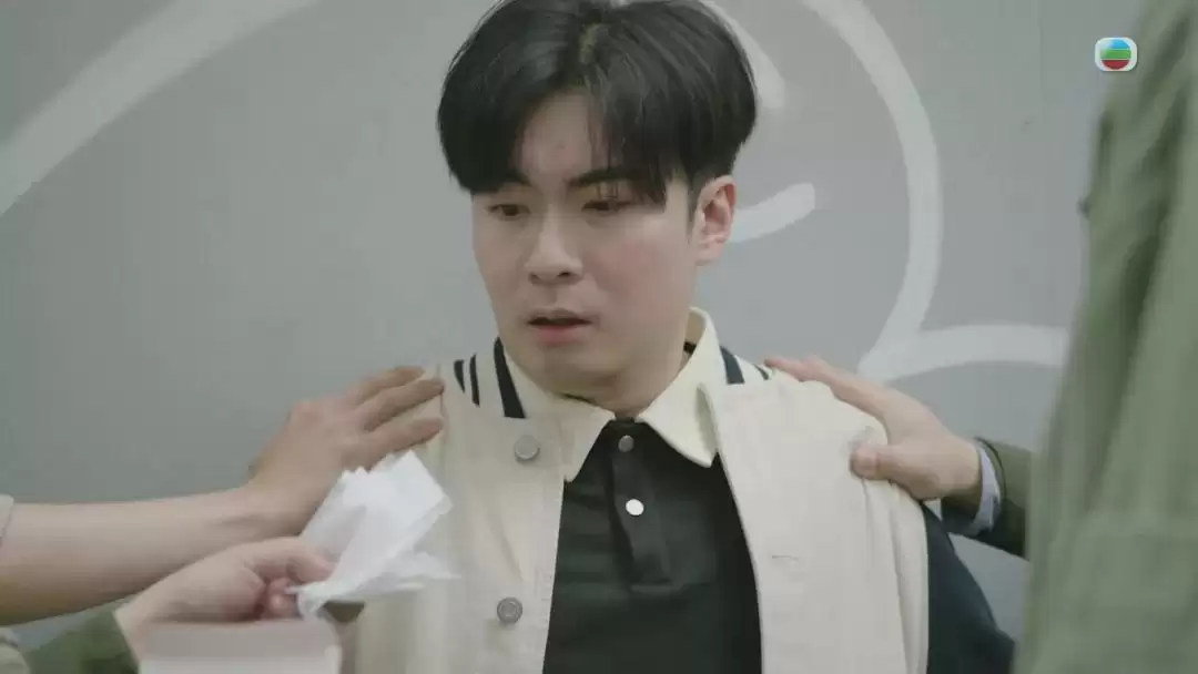 �옷����4��犷�ͥ���ɫ�� �y����Ԋ���������Լ��Ȍ���