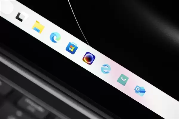 3K OLED+120Hz������YOGA Pro 14 Aura AIԪ����ͼ��