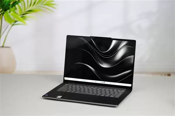 3K OLED+120Hz������YOGA Pro 14 Aura AIԪ����ͼ��