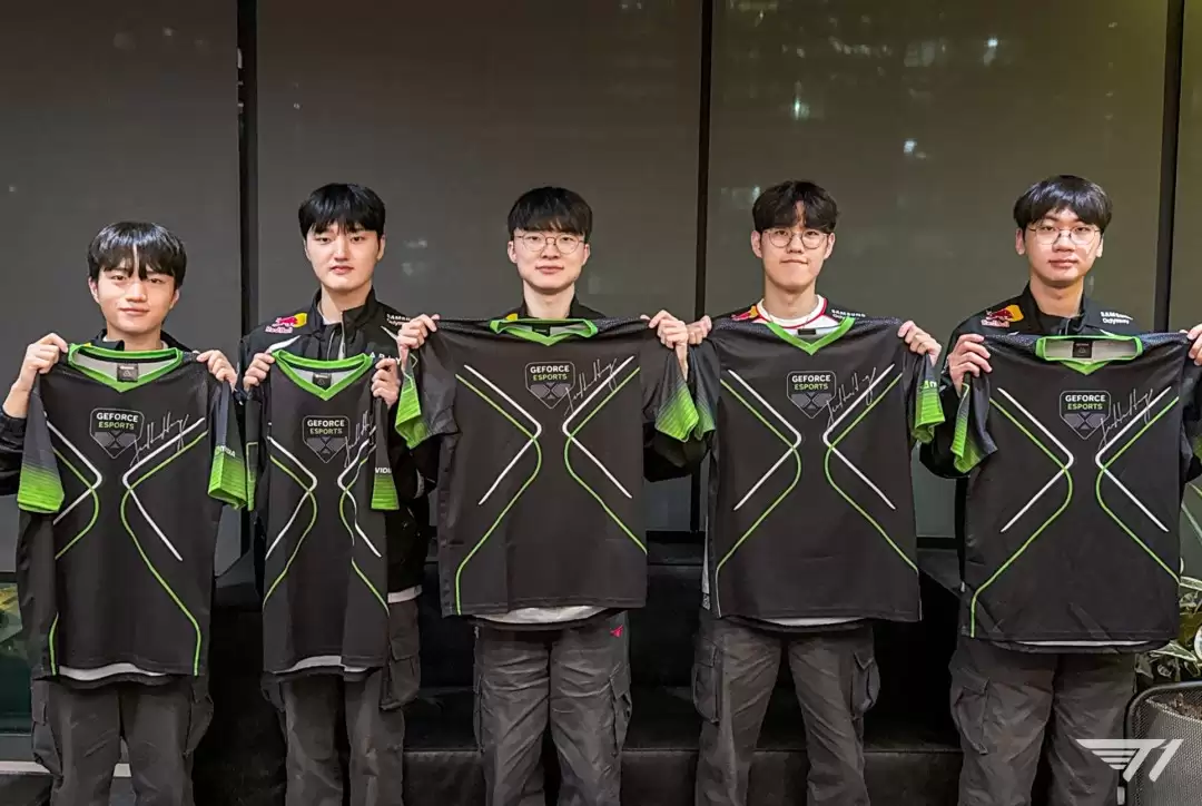 ��Ӣ�����ˡ�ս��T1�����ѫ�ױ�ǩ���ӷ�