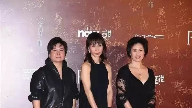 ����Ů���γ�ʛ������һ��δ���޶���Ů���������Ѱ��������