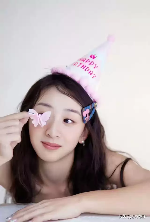 Ҷһ��Ϊ18��Ů���ߵ�����������ָ��ɭ��������У����Բ����