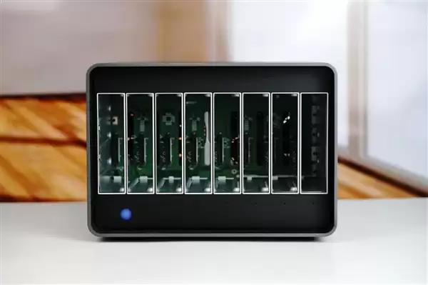 ����LaCie 8big Pro5 64TB����Ӳ��ͼ�ͣ�8��λ�������洢�������