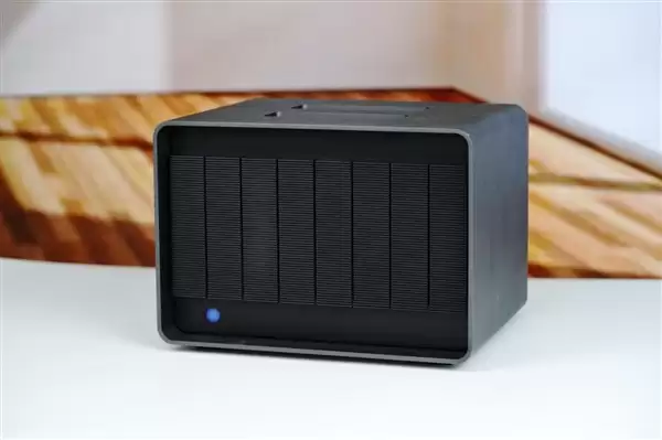 ����LaCie 8big Pro5 64TB����Ӳ��ͼ�ͣ�8��λ�������洢�������