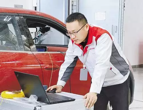 楚艳钢14年专注汽车电磁兼容 守护用户出行安全 楚艳钢14年专注汽车电磁兼容 守护用户出行安全