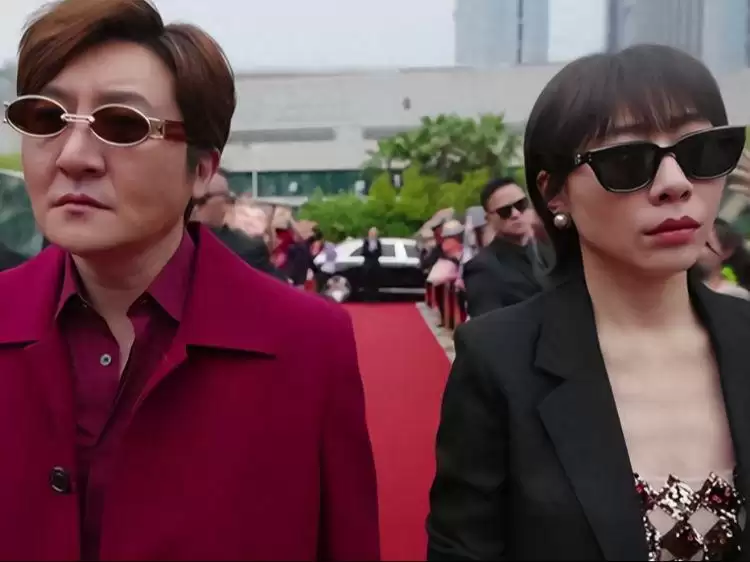�����¾硶��ǽ������������ϫ���ڲ������ɳ���һ��